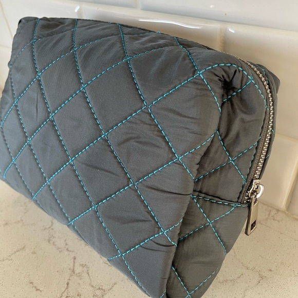 Cosmetic Bag Quilted Gray Color With Blue Stitching NWOT - Picture 4 of 6